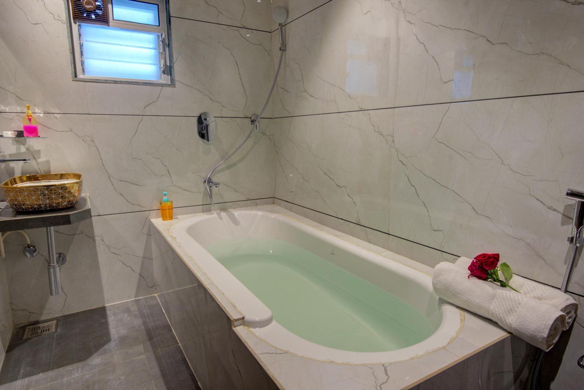Hotel Galaxy Inn Нави Мумбаи Экстерьер фото