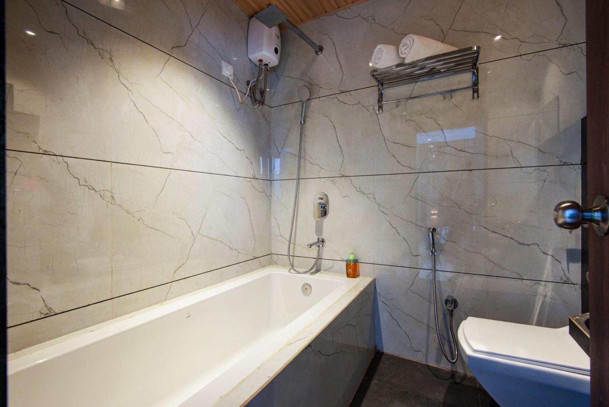 Hotel Galaxy Inn Нави Мумбаи Экстерьер фото