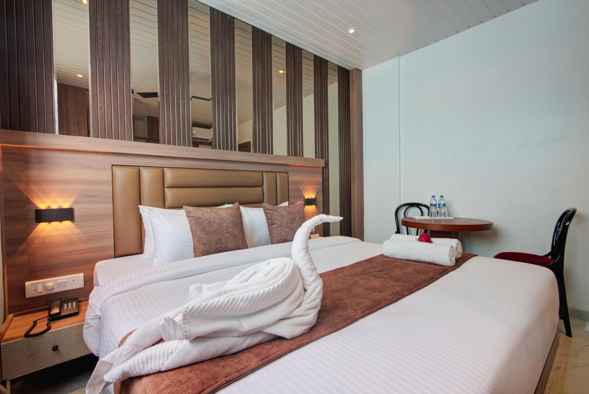 Hotel Galaxy Inn Нави Мумбаи Экстерьер фото